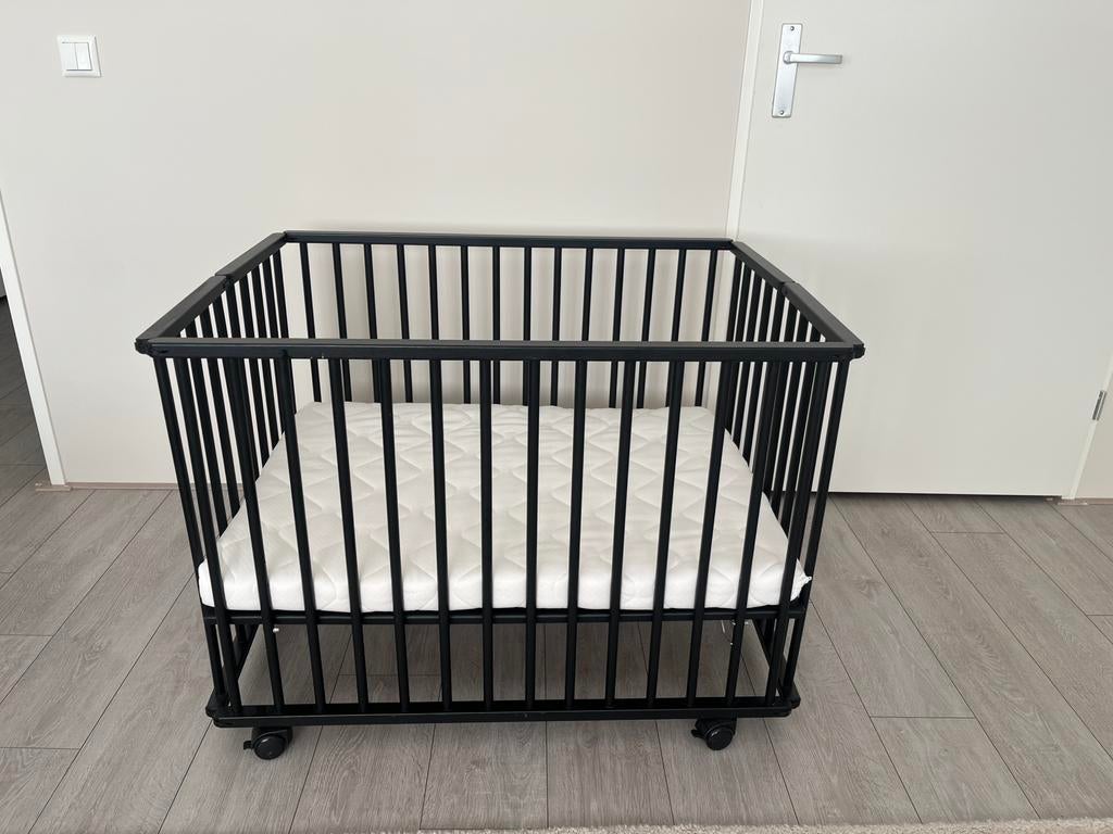 Baby box inklapbaar zwart inclusief matras, Kinderen en Baby's, Boxen, Ophalen, In hoogte verstelbaar, Vierkant, Zo goed als nieuw