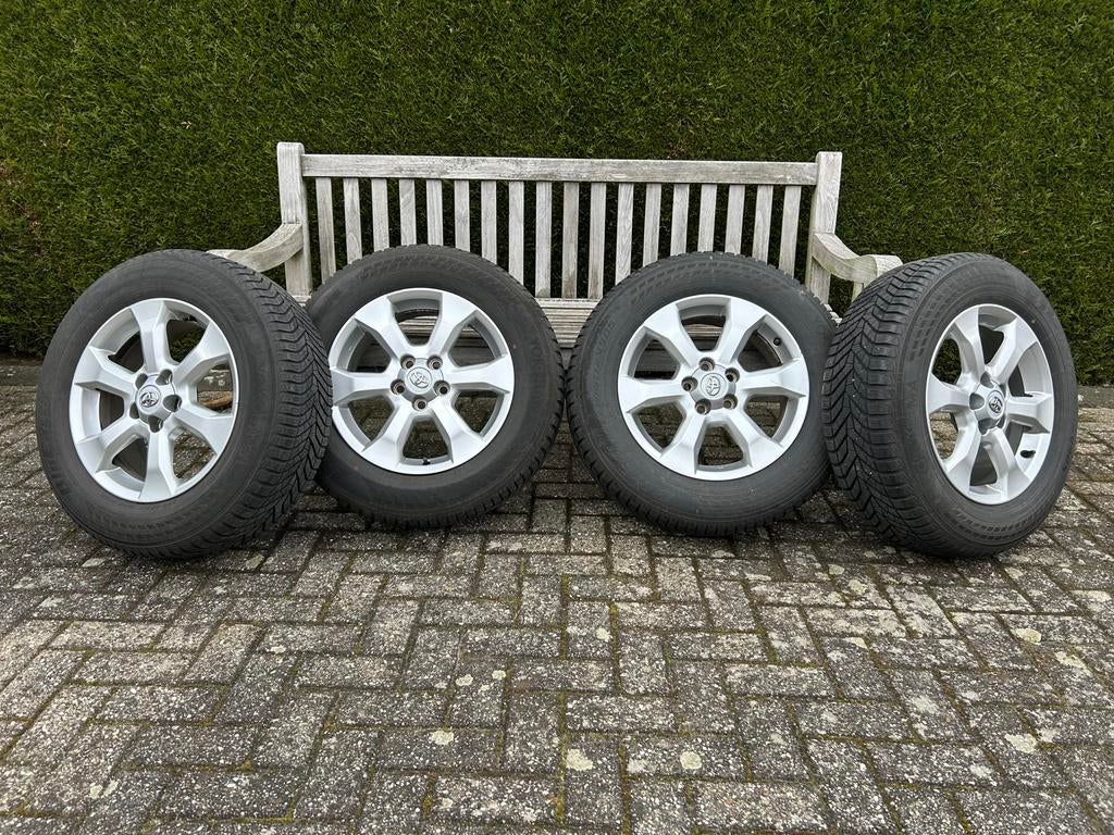 Originele ToyotaRAV 17” lichtmetalen velgen met winterbanden, Ophalen, Zo goed als nieuw