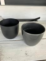 2 zwarte bloempotten antraciet zwart metaal en steen samen, Steen, Zwart, Ophalen of Verzenden, Zo goed als nieuw