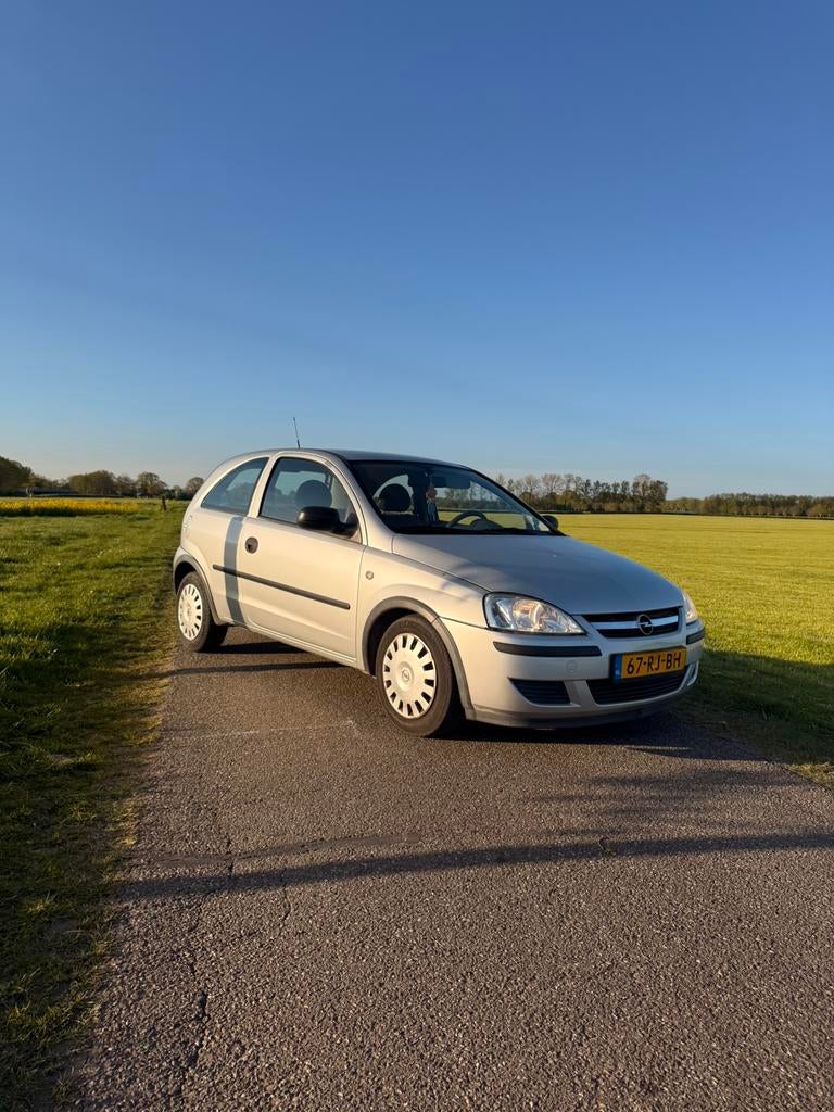 Opel Corsa 1.2 16V Twinport 2005 NWE APK NWE DISTRIBUTIE, Auto's, Opel, 450 kg, 31 €/maand, 4 cilinders, 1229 cc