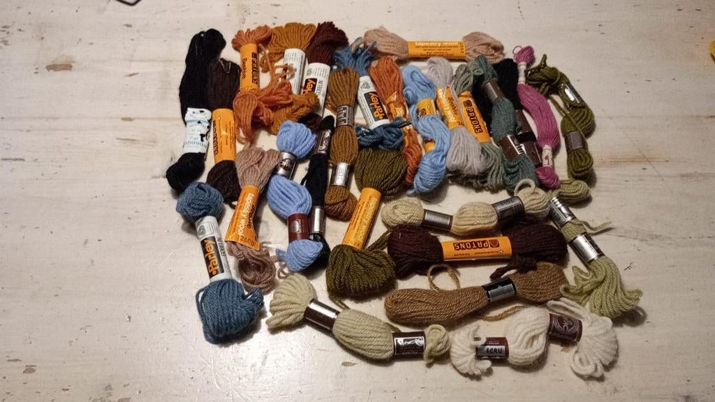 Grote partij wol en voor handwerken, 13 m per streng, Ophalen of Verzenden, Breien of Haken, Wol of Garen