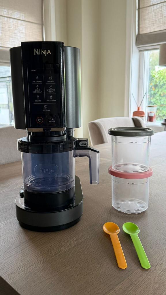 Ninja Creami ijsmachine + extra bakjes - Zo goed als nieuw, Ophalen of Verzenden, Zo goed als nieuw, Zelfvriezend