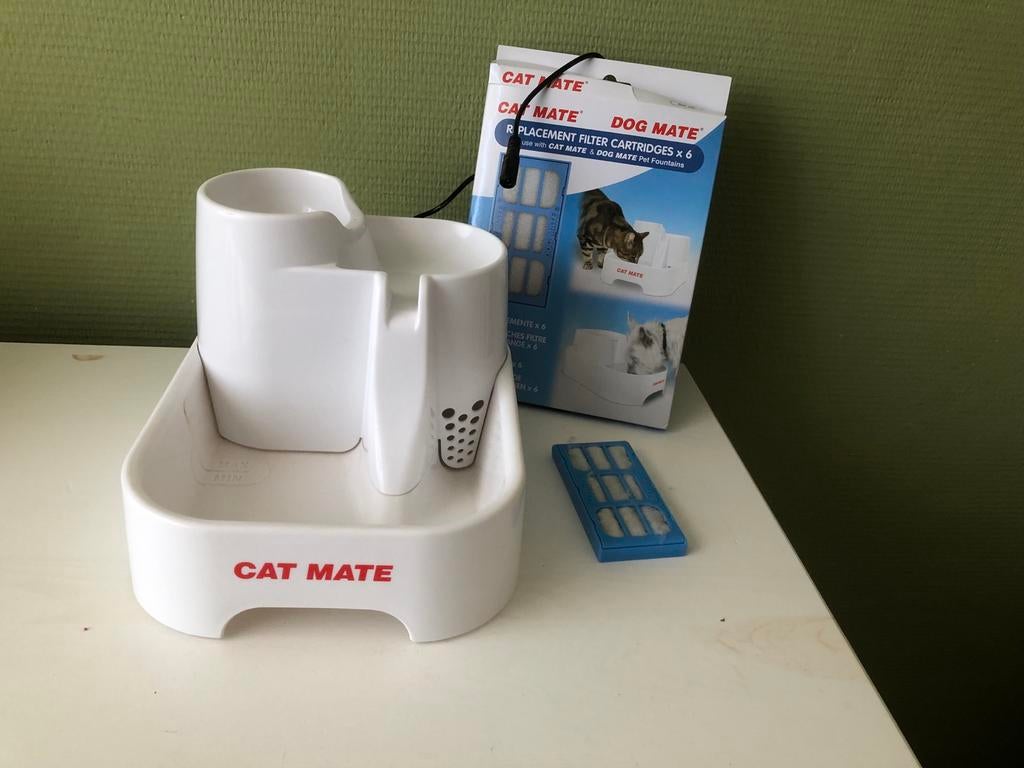 Katten drink fontein, Ophalen