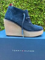 Tommy Hilfiger larzen suede maat 39, Ophalen of Verzenden, Zo goed als nieuw, Blauw