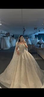 Bruidjurk champagnekleur met parels, kralen en sluier, Kleding | Dames, Ophalen, Zo goed als nieuw, Overige kleuren, Trouwjurk