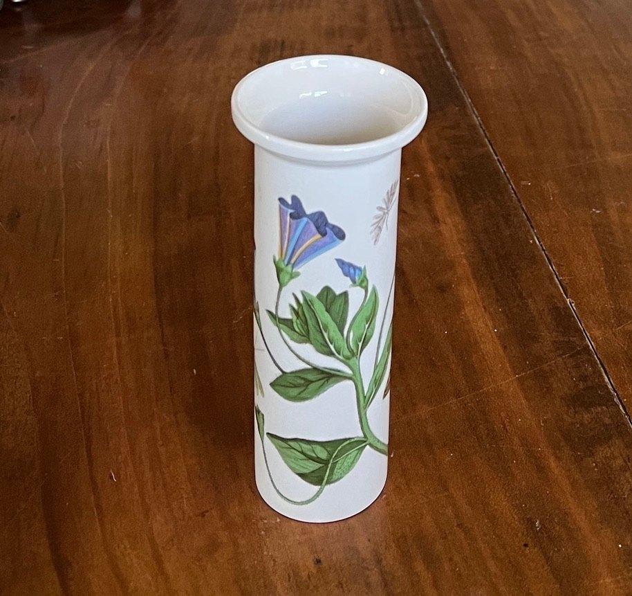 Porselein vaasje, Wit, Aardewerk of Porselein, Ophalen of Verzenden, Zo goed als nieuw