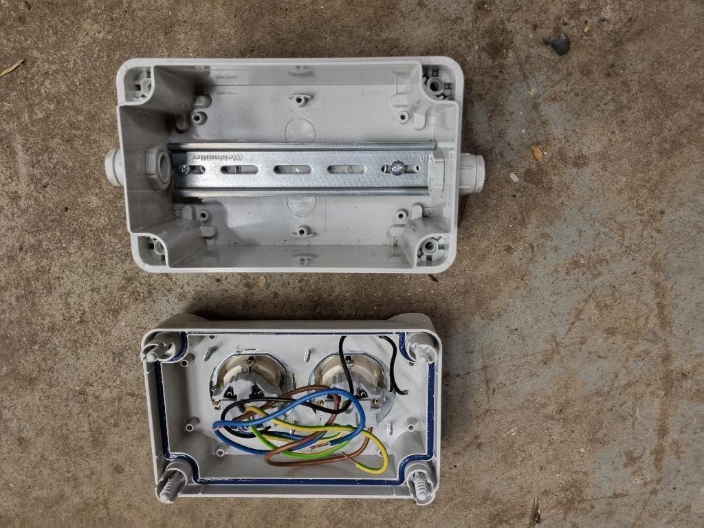 kleine montagedoos  kabeldoos elektra met 2 stopcontacten, Hobby en Vrije tijd, Ophalen of Verzenden, Gebruikt