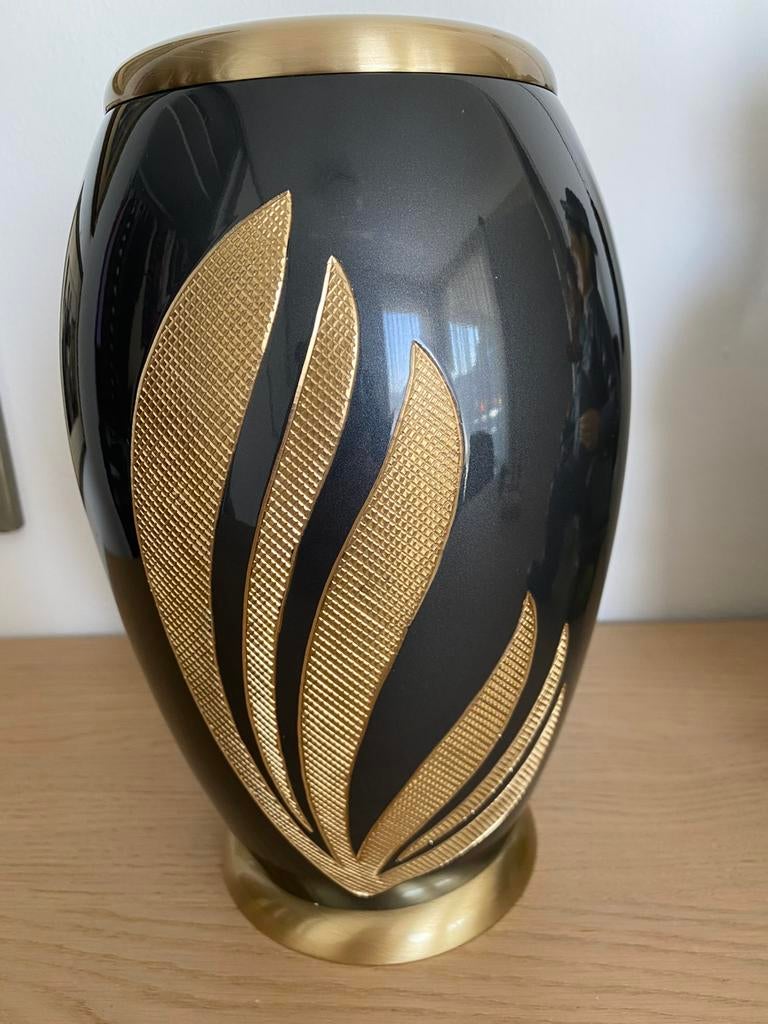 Mooie urn, Ophalen of Verzenden, Klassiek, Zo goed als nieuw, Goud