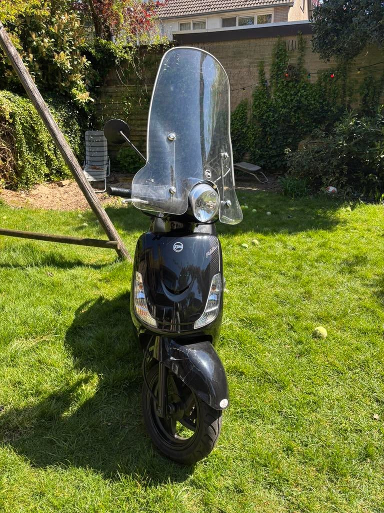SYM Fiddle II, met helm en slot, Fietsen en Brommers, Scooters | SYM, Gebruikt, Fiddle, Maximaal 45 km/u, Benzine, Ophalen