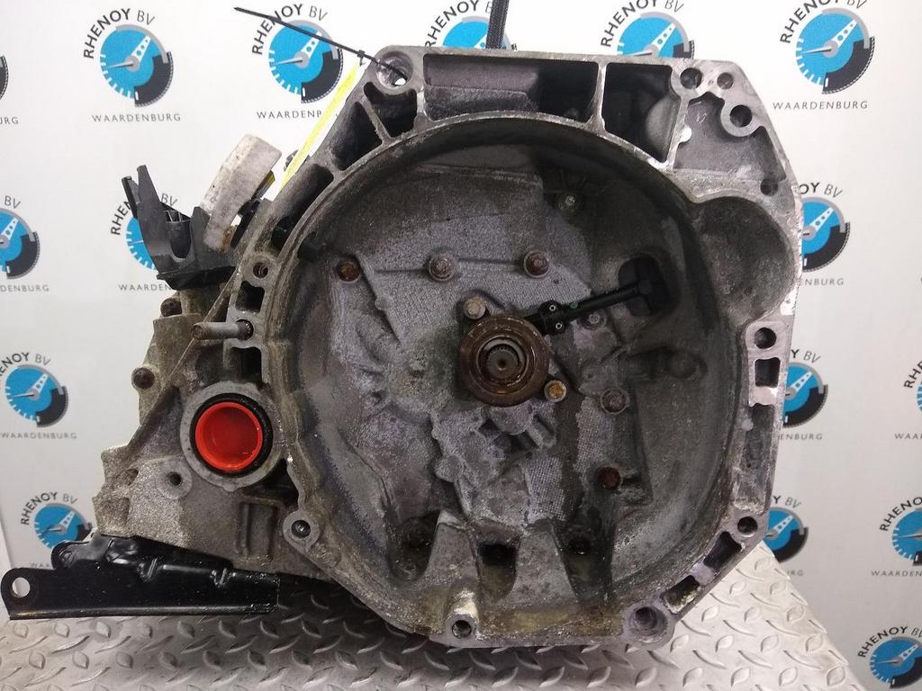 DACIA SANDERO STEPWAY TRANSMISSIE / VERSNELLINGSBAK 2019, Ophalen of Verzenden, Gebruikt, Stiba lid