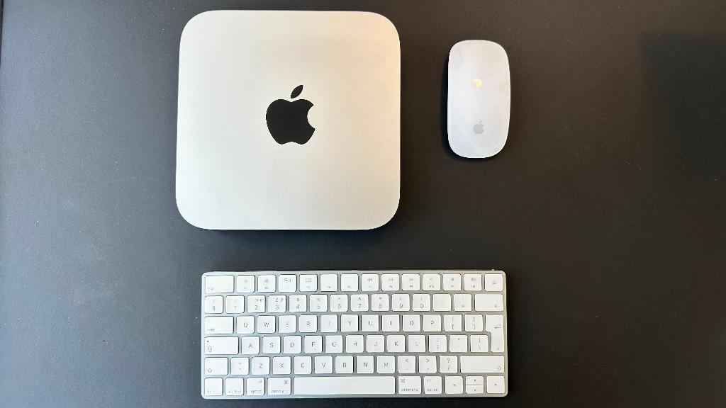 Mac Mini m2 8GB 256GB incl Magic Mouse & Keyboard, Computers en Software, Apple Desktops, 256 GB, Ophalen of Verzenden, Zo goed als nieuw