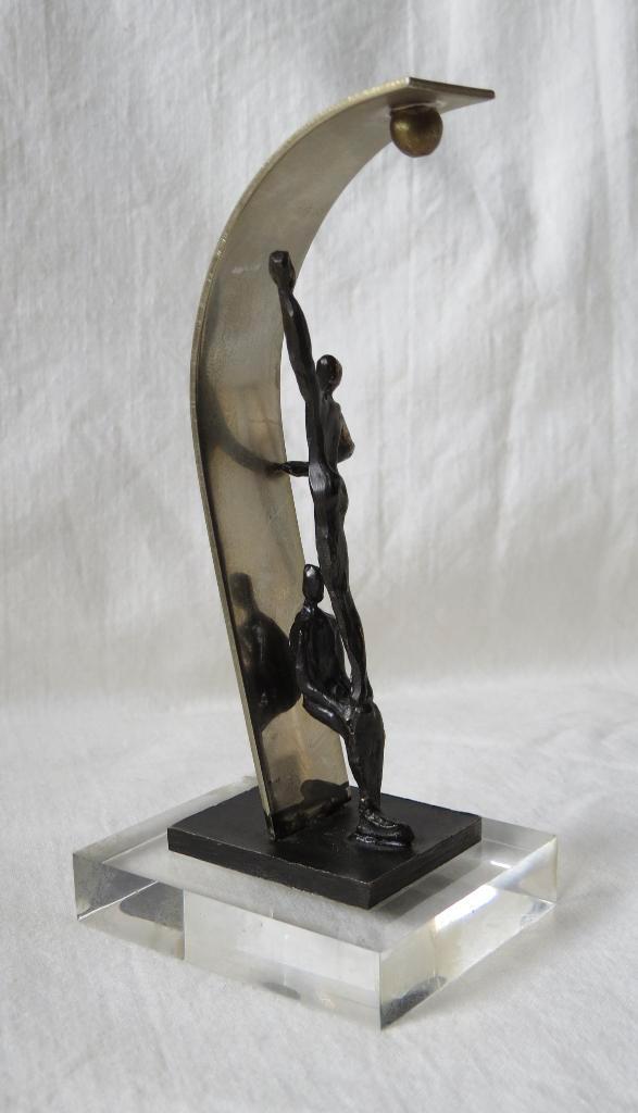 Beeldje "Helpende Hand" C. Ammerlaan, Verzamelen, Beelden en Beeldjes, Gebruikt, Mens, Ophalen of Verzenden