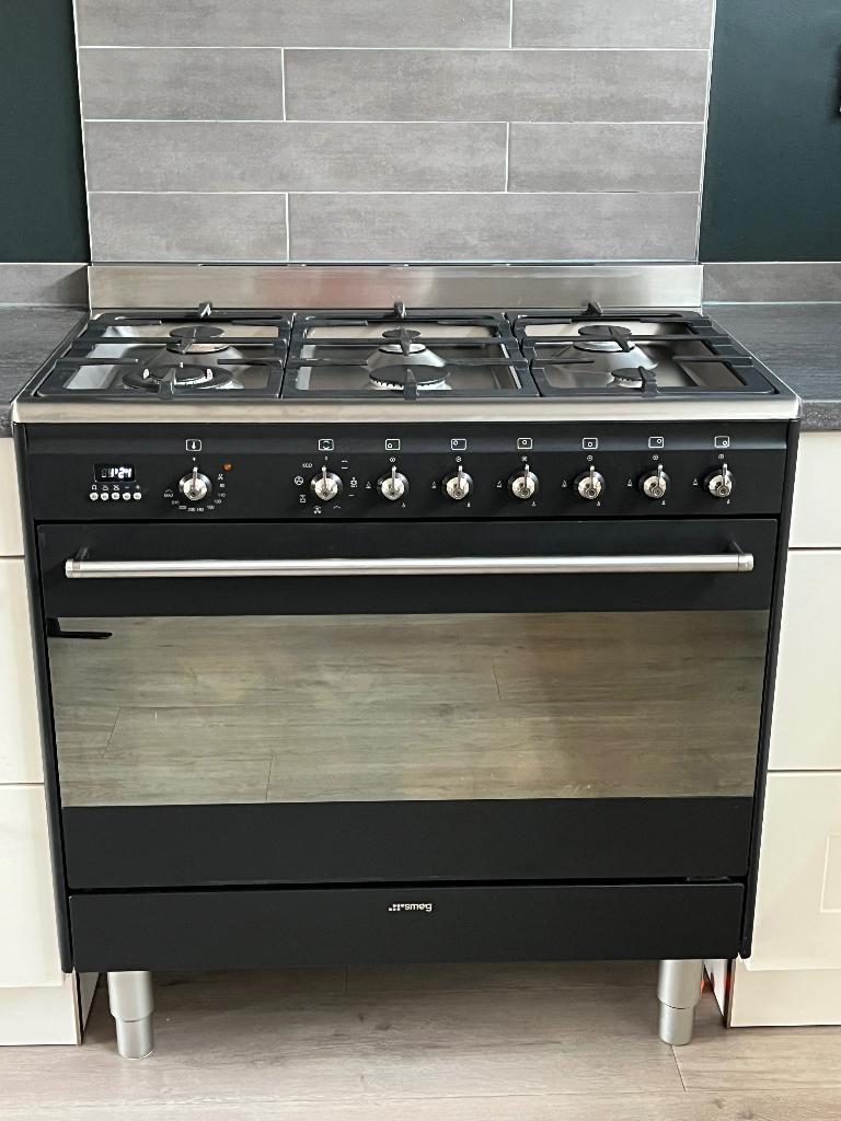 Smeg gasfornuis  met oven 90 cm zwart | SNLK916MFA9, Witgoed en Apparatuur, Fornuizen, Ophalen, Gebruikt, 60 cm of meer, Gas