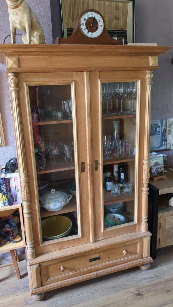 Oud grenen vitrinekast, Ophalen