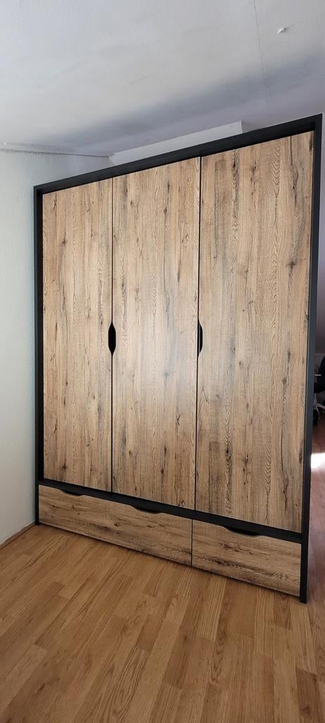 Kledingkast Harvey, Ophalen, 50 tot 75 cm, 200 cm of meer