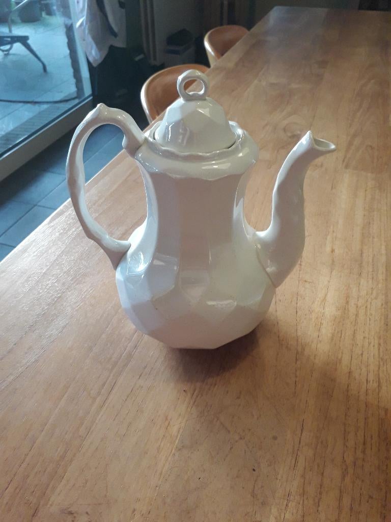 Mooie Grote Antieke Petrus Regout Diamant Koffiepot Wit, Ophalen of Verzenden