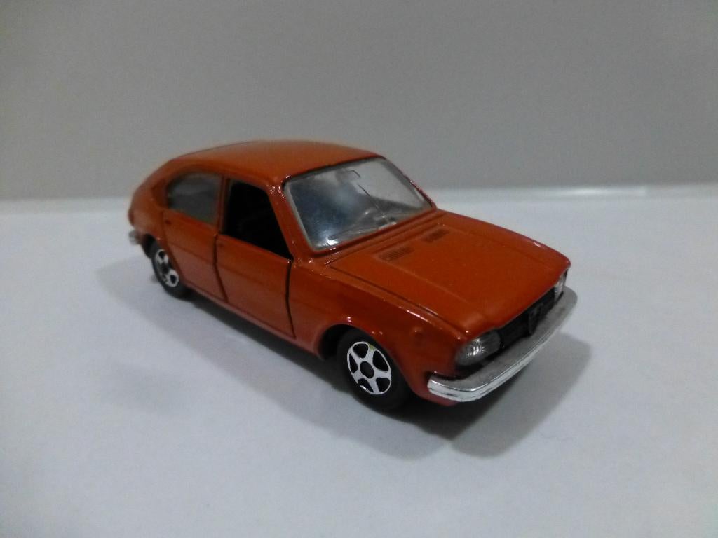 Mebetoys Alfa Romeo Alfasud 4 deurs oranje, Ophalen of Verzenden, Zo goed als nieuw, Auto, Overige merken