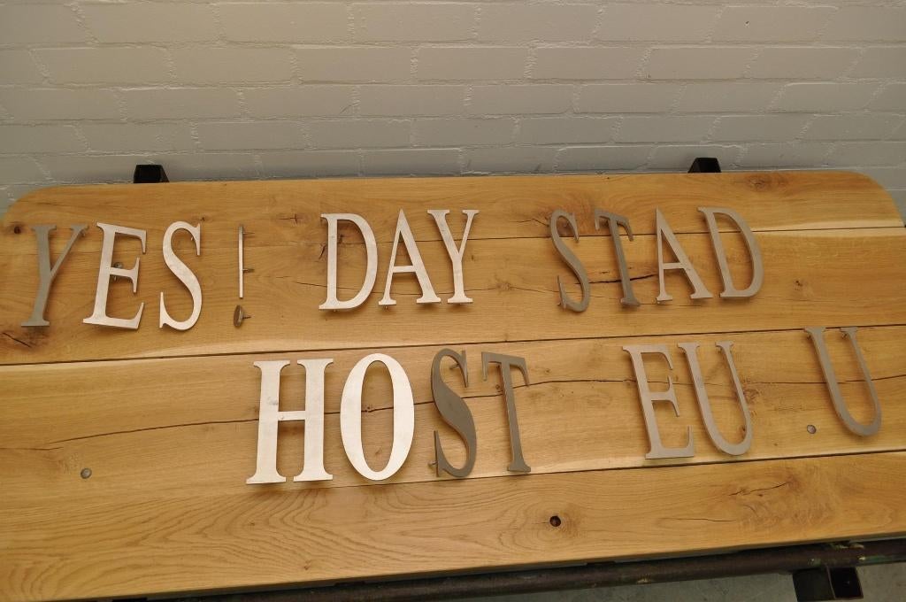 RVS reclameletters fraai lettertype letters 30 cm en 20 cm, Ophalen of Verzenden, Gebruikt