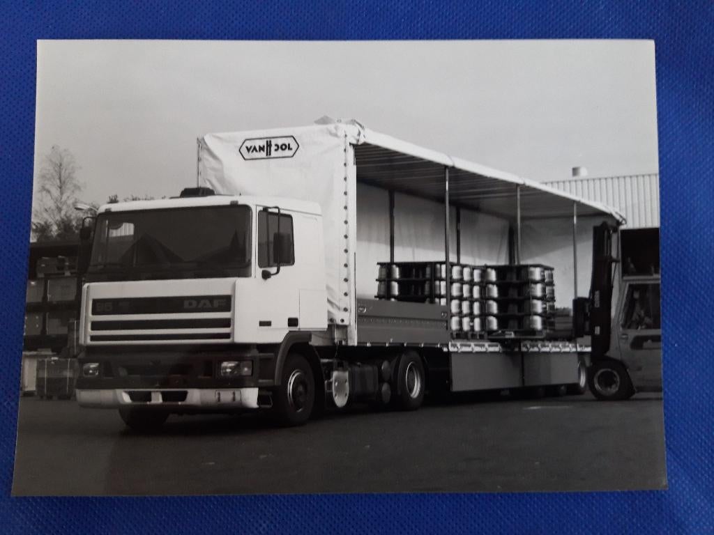 foto DAF 95 trekker met Van Hool schuifzeilen trailer ( +, Verzamelen, Ophalen of Verzenden, Zo goed als nieuw, Auto's