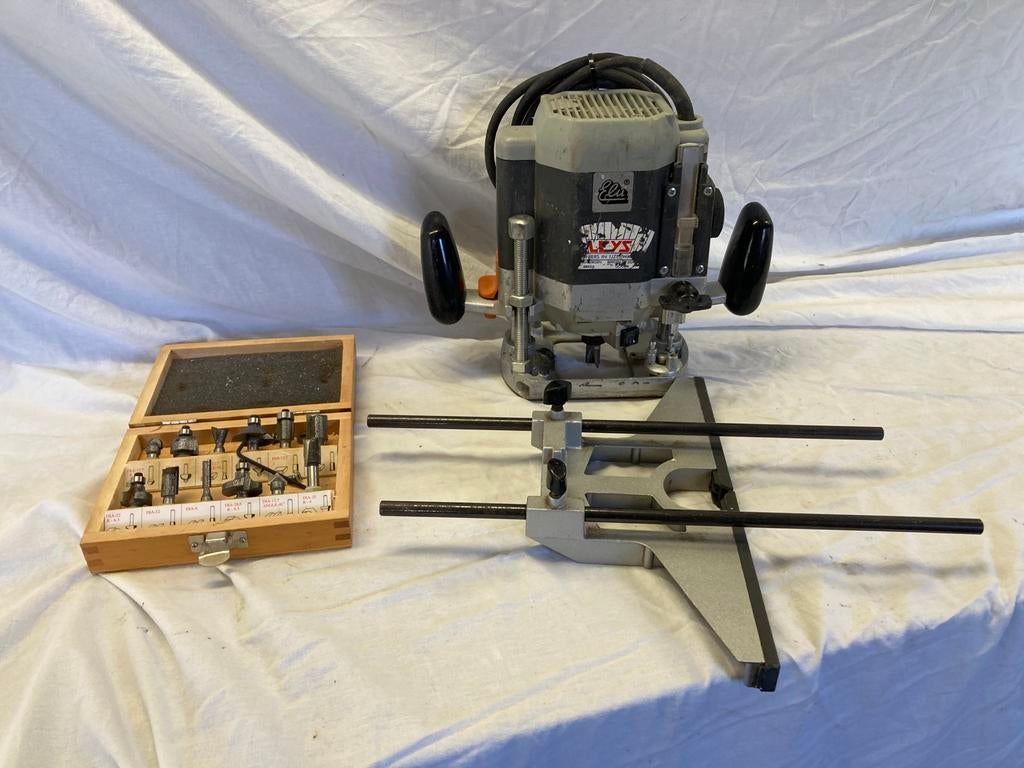 Bovenfrees, Doe-het-zelf en Verbouw, Ophalen, Zo goed als nieuw, Elektrisch, Bovenfrees