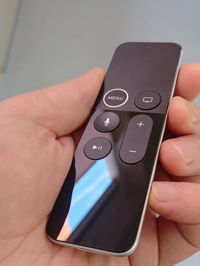 Apple TV 4K remote A1962 (gen 1) siri, Ophalen of Verzenden, Zo goed als nieuw, Origineel, Tv