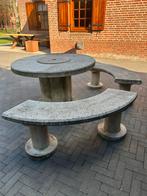Robuuste betonnen tuinset met ronde tafel en twee banken, Ophalen, Gebruikt, Rond, Overige materialen