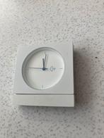 klein klokje PUNKT  AC 01 met batterij, Huis en Inrichting, Woonaccessoires | Klokken, Ophalen of Verzenden, Nieuw, Wekker of Tafelklok