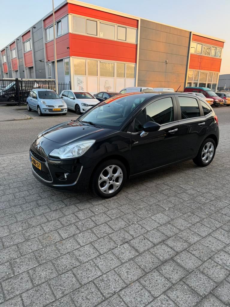 Citroën C3 1.4 VTI Exclusive  2011 Zwart, Auto's, Voorwielaandrijving, 40 €/maand, Zwart, Handgeschakeld