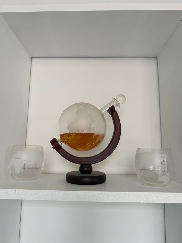 Whiskey karaaf wereldbol, Antiek en Kunst, Ophalen