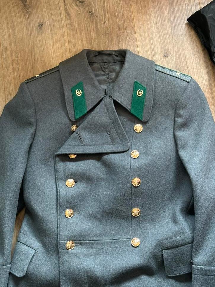 Sovjet grenswacht parade jas, Verzamelen, Militaria | Algemeen, Landmacht, Kleding of Schoenen, Nederland, Ophalen of Verzenden