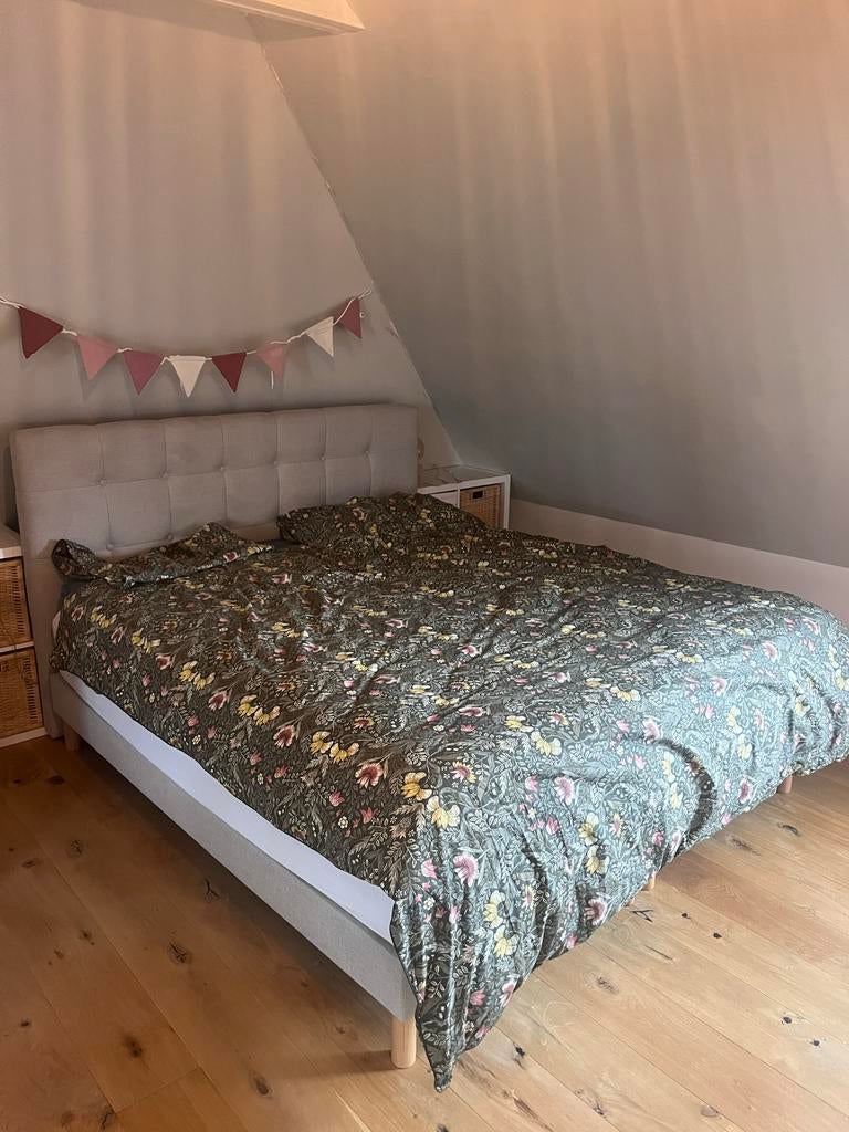 Gratis: Tweepersoons boxspring met matrassen en topper, Gebruikt, Tweepersoons, Ophalen of Verzenden, 180 cm