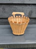 Prachtig antiek gevlochten mandje. Afmetingen: Hoogte 25 cm., Ophalen of Verzenden