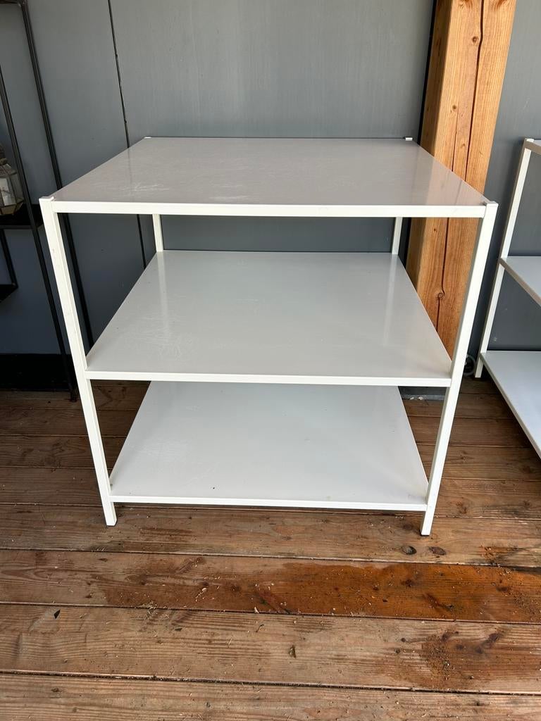 Metalen tafels winkel, Ophalen