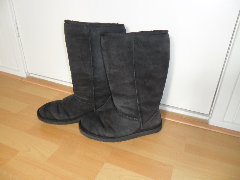 Zwarte laarzen van UGG Australia maat 39 origineel, Hoge laarzen, Zwart, Ophalen of Verzenden, Gedragen