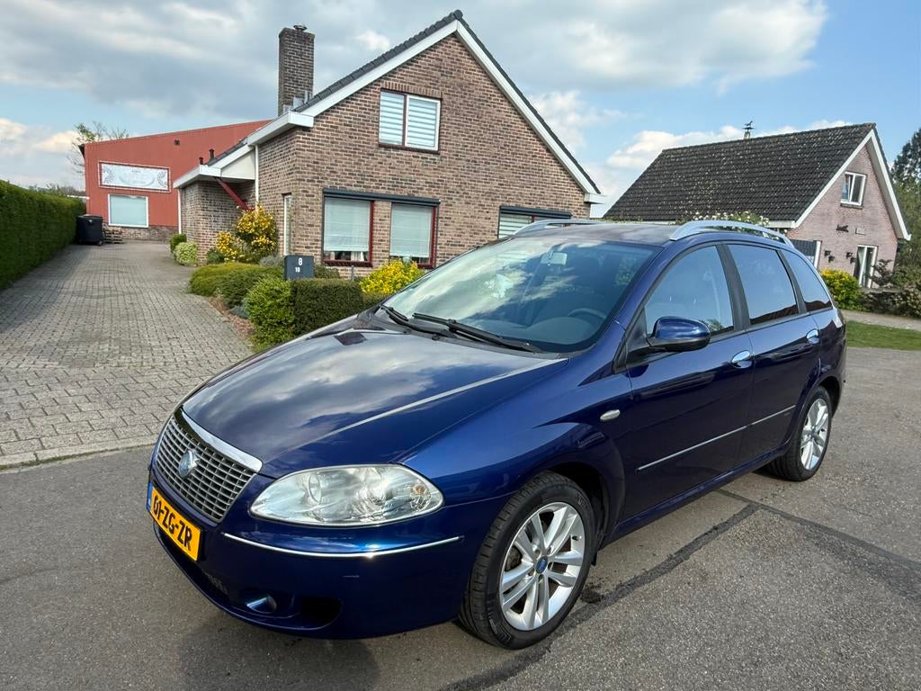 Fiat Croma 2.2 16V AUT 2008 Blauw, Auto's, Fiat, 4 cilinders, 700 kg, Bedrijf, 1500 kg