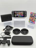 NINTENDO SWITCH NIEUW MODEL 2023 V2 MARIO KART+STUURTJES, Spelcomputers en Games, Spelcomputers | Nintendo Switch, Met 2 controllers