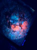 Prachtige geode met calciet etc.. UV rood!!  Duitsland., Ophalen of Verzenden