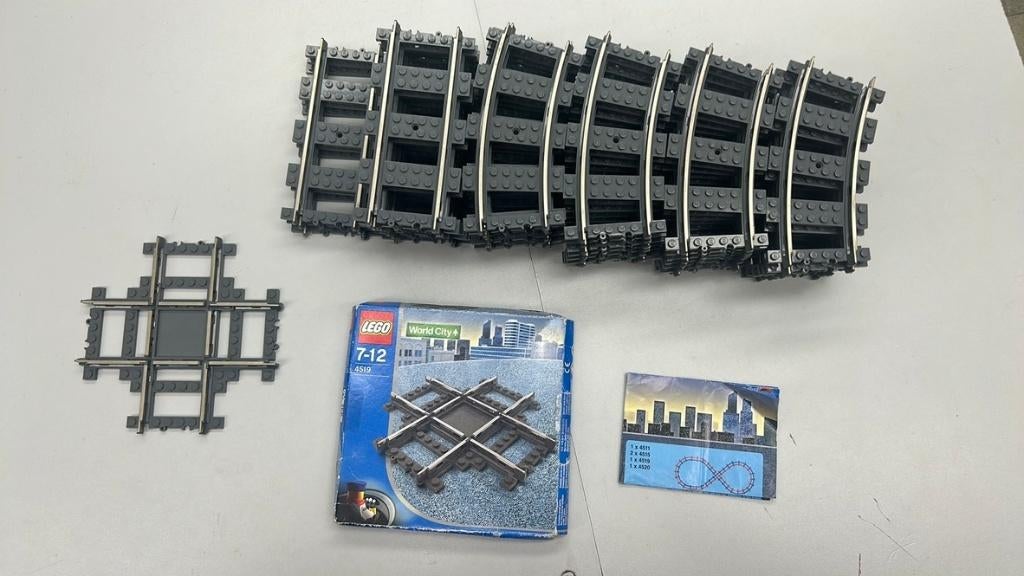 SB2556 Lego trein rails 9v nieuwe kleur (donker) grijs, Kinderen en Baby's, Speelgoed | Duplo en Lego, Ophalen of Verzenden, Zo goed als nieuw