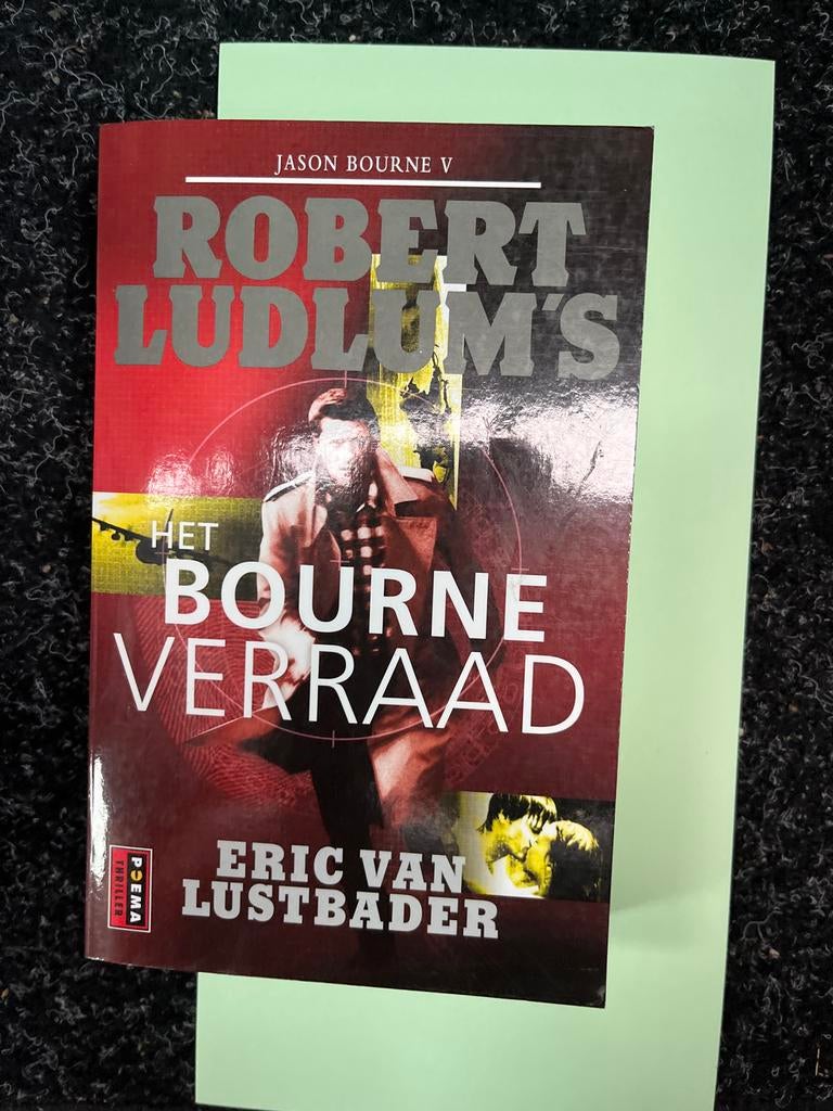 Robert Ludlum's Het Bourne Verraad - Jason Bourne V, Ophalen of Verzenden, Zo goed als nieuw, Nederland
