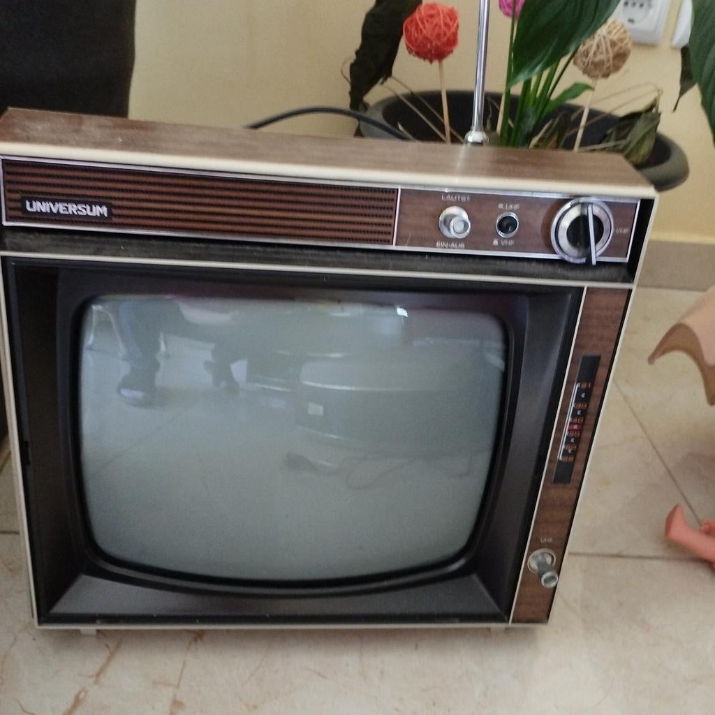 Draagbare tv uit 1970 - 1971, Antiek en Kunst, Antiek | Tv's en Audio, Ophalen