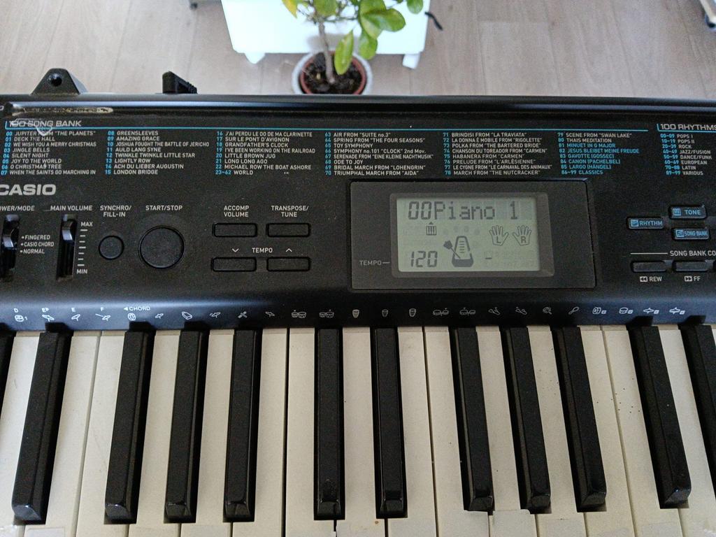 Casio CTK-1200 Keyboard met standaard, Casio, Ophalen of Verzenden, Met standaard, 61 toetsen