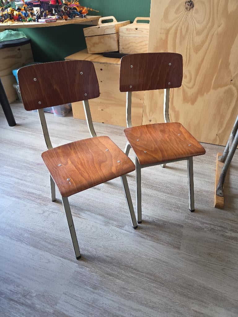 Stoeltjes kind, Huis en Inrichting, Stoelen, Ophalen, Gebruikt, Twee, Bruin