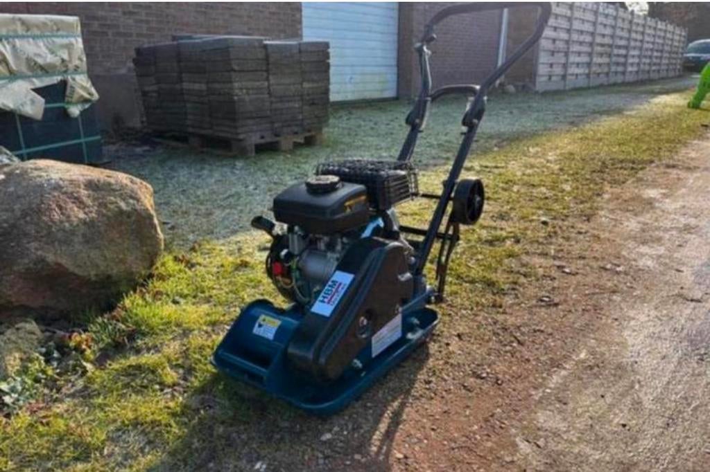 Te huur trilplaat trilplaat huren grondverdichter €20 p dag, Ophalen