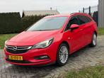 Opel Astra 1.0 Turbo 77KW Sports Tourer 2016 Rood, Auto's, Voorwielaandrijving, 1178 kg, 620 kg, Origineel Nederlands