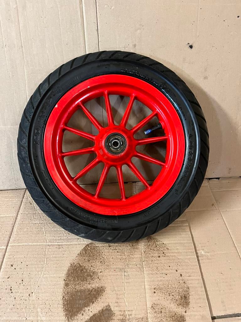 12 inch velg met band, Fietsen en Brommers, Brommeronderdelen | Scooters, Ophalen, Zo goed als nieuw, Overige typen, Overige merken