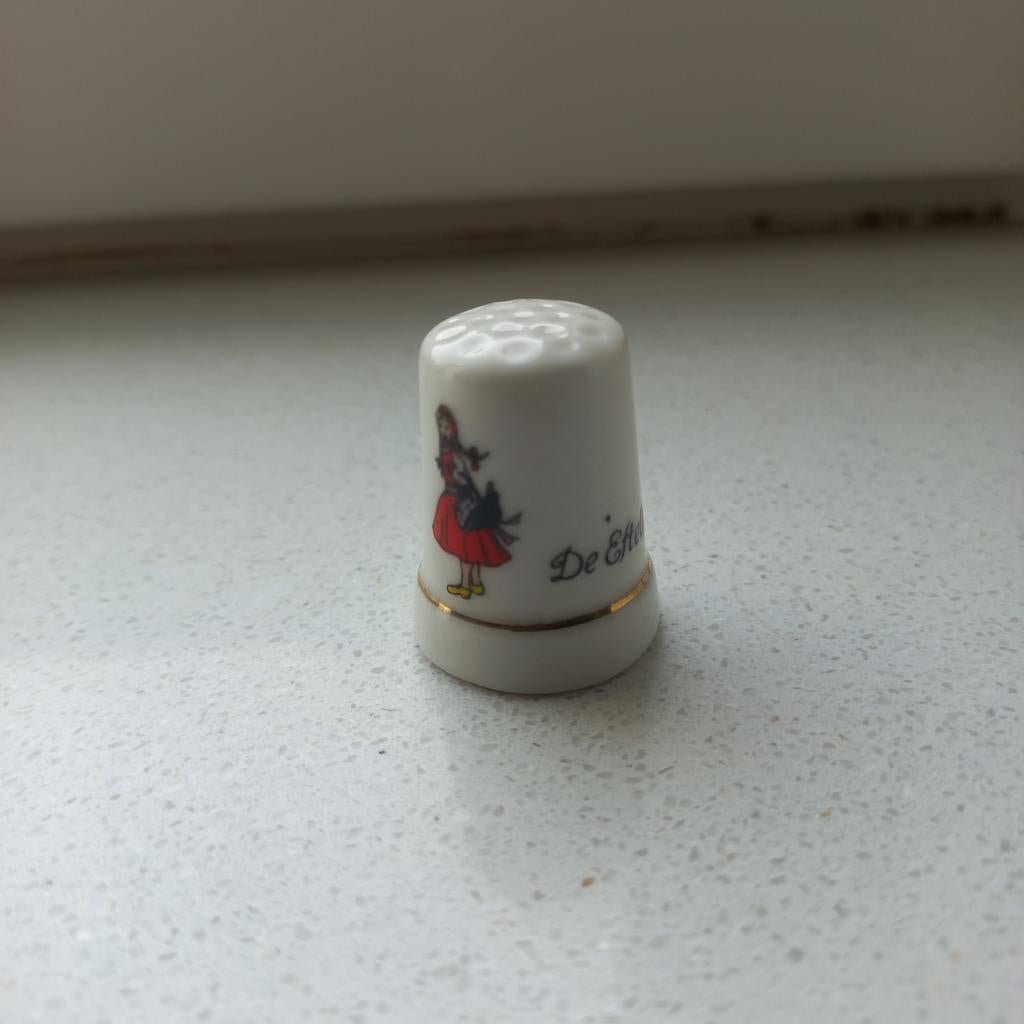 Oud Efteling Vingerhoedje Roodkapje, Ophalen of Verzenden