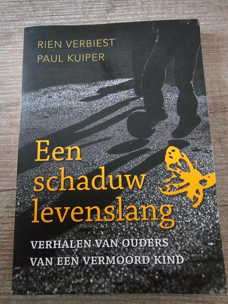 Een schaduw levenslang - Verhalen van ouders, Boeken, Overige Boeken, Gelezen, Ophalen of Verzenden