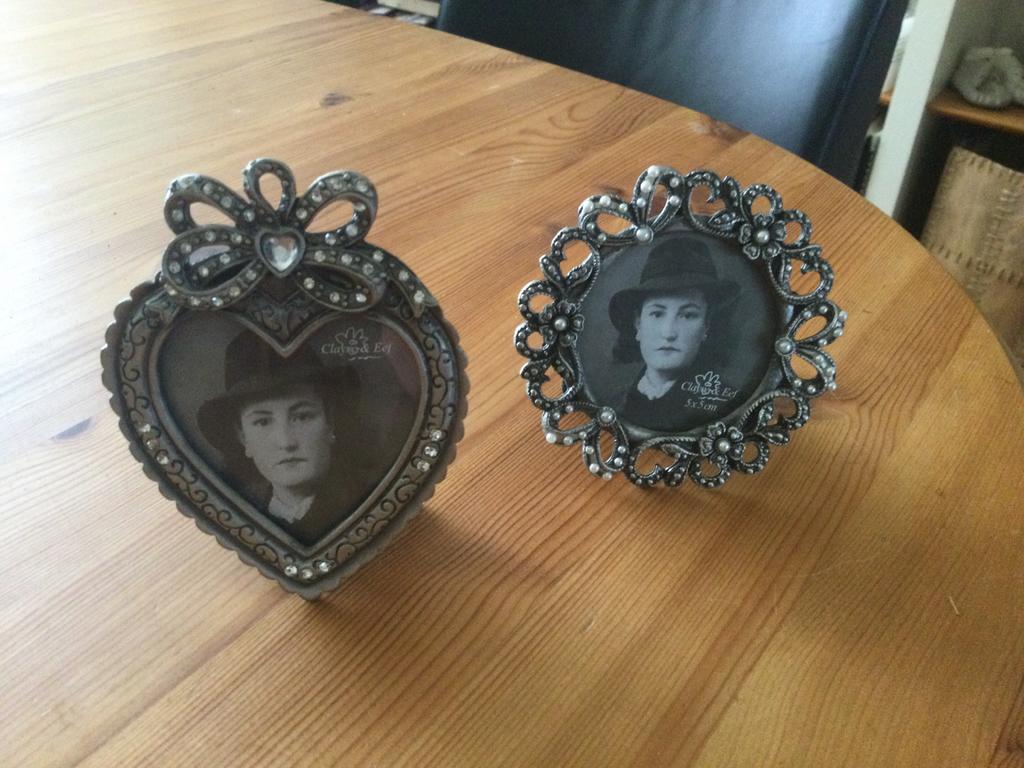 2 mooie bewerkte kleine fotolijstjes, Ophalen of Verzenden, Nieuw