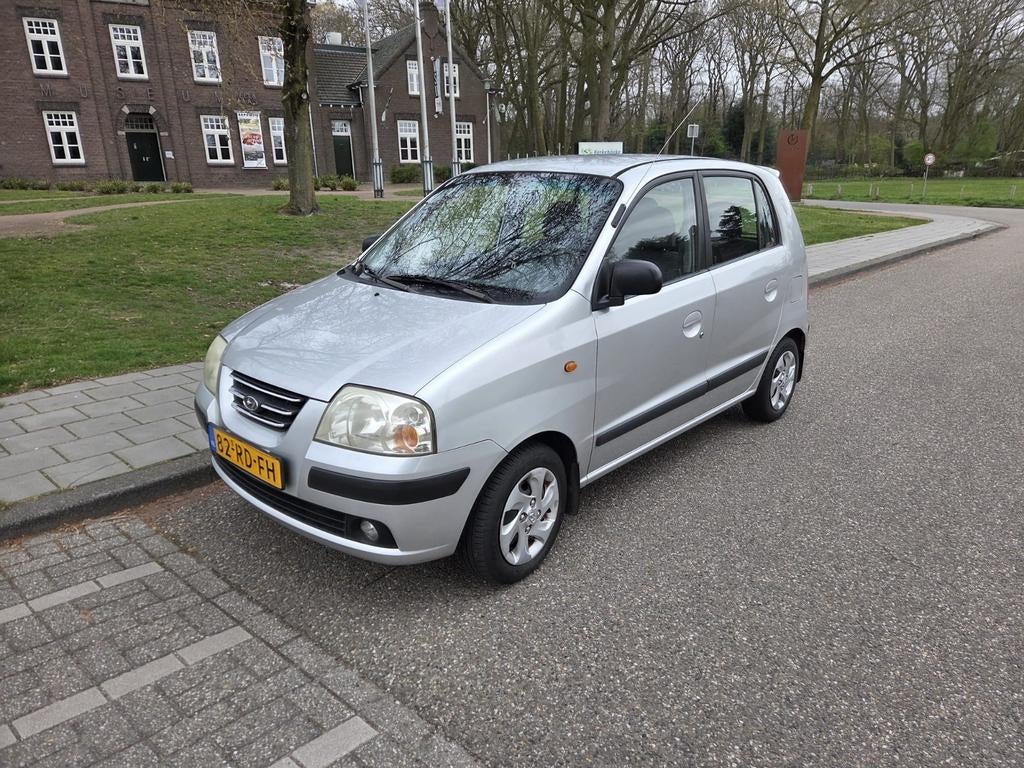 Hyundai Atos 1.1 2005 Grijs, Auto's, Hyundai, Voorwielaandrijving, Stof, 31 €/maand, 4 cilinders