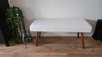 Wit bankje Teddy met houten poten, Ophalen, Modern, Scandinavisch, Wit, Zo goed als nieuw
